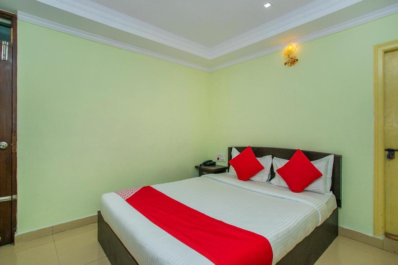 העיר בנגלור Oyo 25121 Bns Lodge מראה חיצוני תמונה