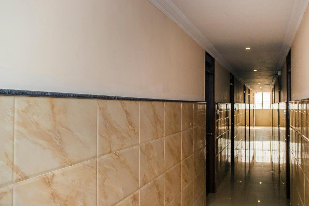העיר בנגלור Oyo 25121 Bns Lodge מראה חיצוני תמונה